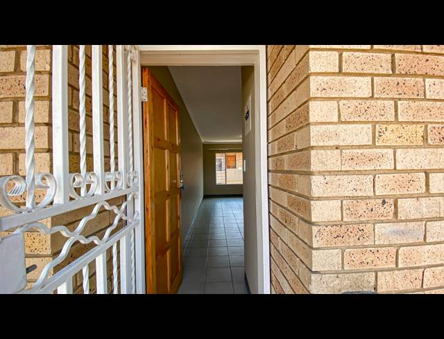 2 BEDROOM SECTIONAL TITLE FOR SALE IN KENLEAF